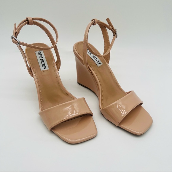 Steve Madden Shoes - STEVE MADDEN Shapely Wedge Sandal in Buff Patent